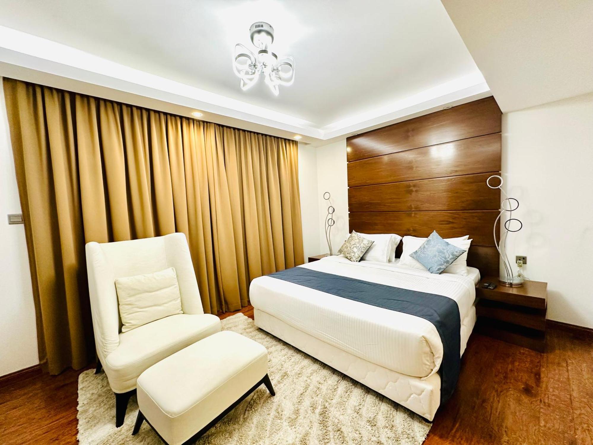 Saxophone Suites Al-Muharrak Zewnętrze zdjęcie